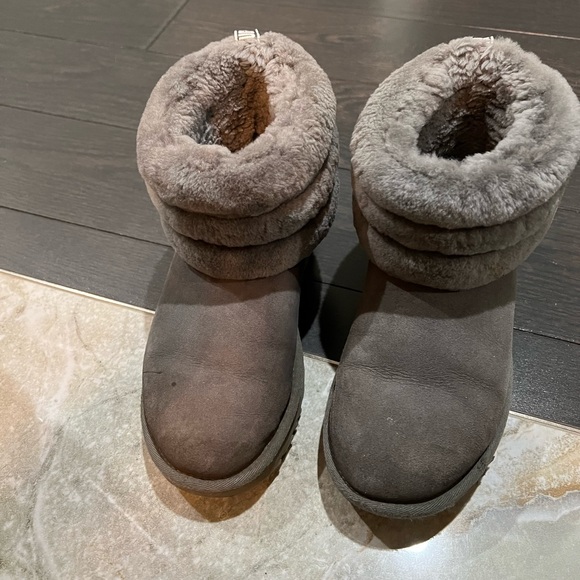 Women’s UGGs - Picture 3 of 3